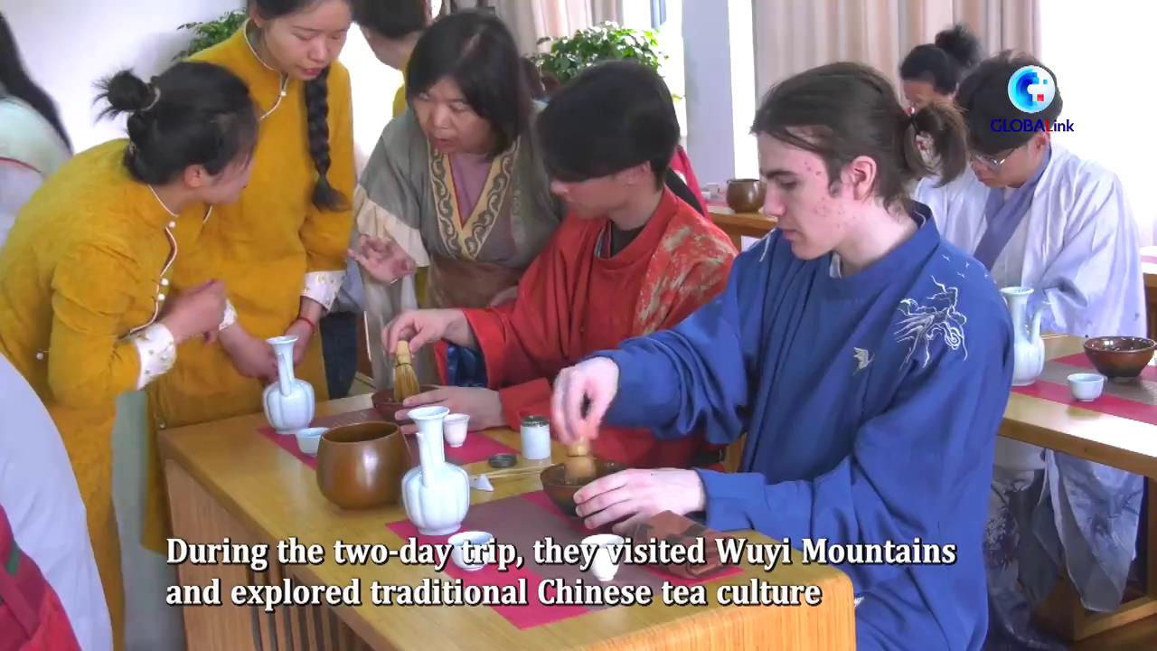 GLOBALink _ U.S. students visit China's Wuyi Mountains, embrace tea culture[00-00-10][20240407-15374333].jpg